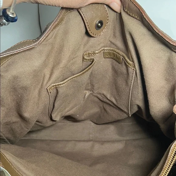 Burberry Stitched Leather Bridle Wilton Tote Bag - Picture 7 of 11